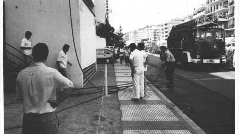 Incendi en un hotel de Calella. 1990. Foto: Saül Gordillo (El Punt)