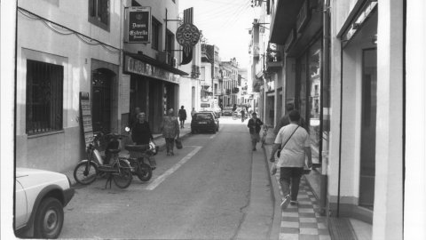 Carrer dels Ciutadans de Pineda de Mar. 1993. Foto: Saül Gordillo (El Punt)