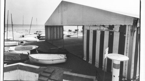 Envelat de festa major a la platja. Sant Pol de Mar. 1992. Foto: Saül Gordillo (El Punt)
