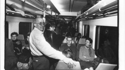 Cabina i vagó d'un tren Delta de Renfe. 18 de gener de 1994. Foto: Saül Gordillo (El Punt)