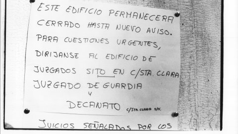 Cartell. Jutjats d'Arenys de Mar. 1992. Foto: Saül Gordillo (El Punt)