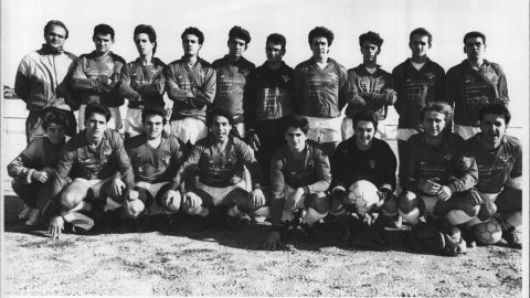 Plantilla del CF Pineda. 1990. Foto: Saül Gordillo (El Punt)