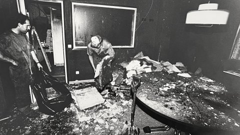 Estudi de Ràdio Marina de Blanes, afectat per un incendi. 1990-1991. Foto: Manel Lladó (El Punt)