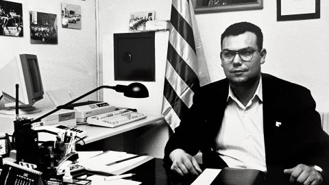 Albert Garcia, sots oficial i cap de la Policia Local de Pineda de Mar. 1991. Foto: Saül Gordillo (El Punt) 