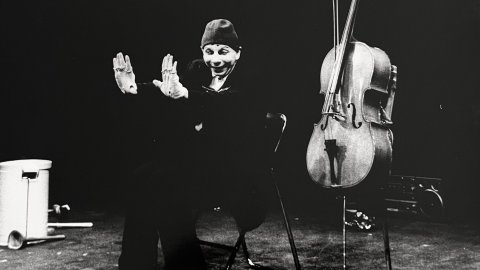 El músic Howard Buten, a la Mostra de Teatre i Música al Carrer de Pineda de Mar. 1992. Foto: Saül Gordillo (El Punt) 