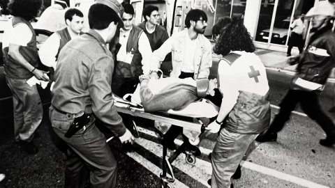 Accident trànsit a la carretera N-II a Calella, just davant de la caserna de la Guàrdia Civil, dilluns de Pasqua.1992. Foto: Saül Gordillo (El Punt) 