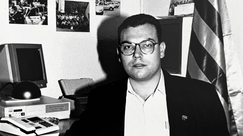 Albert Garcia, sots oficial i cap de la Policia Local de Pineda de Mar. 1991. Foto: Saül Gordillo (El Punt) 