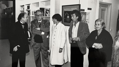 Acte a la Fundació Tharrats de Pineda de Mar, amb l'artista Joan-Josep Tharrats. 1990-1991. Foto: Saül Gordillo (El Punt)