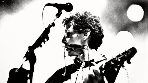 Quimi Portet, d'El último de la fila, en un concert al poliesportiu de Pineda de Mar. 1990-1991. Foto: Saül Gordillo (El Punt)
