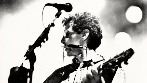 Quimi Portet, d'El último de la fila, en un concert al poliesportiu de Pineda de Mar. 1990-1991. Foto: Saül Gordillo (El Punt)