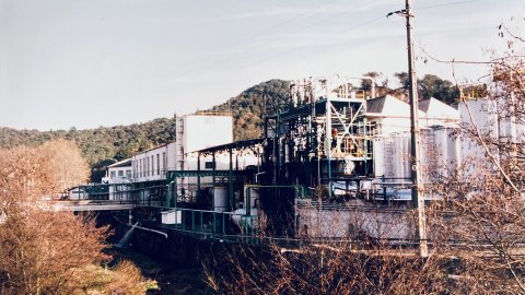 L'empresa Resisa de Sant Celoni, acusada d'abocament il·legals al riu Tordera. Sant Celoni. Revista Repòrter de l'Alt Maresme. Anys 90. Foto: Saül Gordillo (Repòrter)