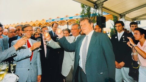 Inauguració de la prolongació de l'autopista del Maresme entre Mataró i Palafolls, al peatge d'Arenys de Mar, amb el ministre d'Obres Públiques, Josep Borrell, i el conseller de Política Territorial, Josep Maria Cullell, el president de la concessionària Acesa i l'alcalde d'Arenys de Mar, Ignasi Moreno. Revista Repòrter de l'Alt Maresme. Anys 90. Foto: Saül Gordillo (Repòrter)