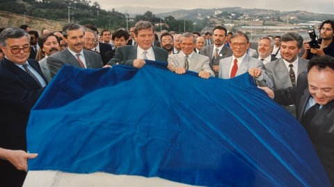 Inauguració de la prolongació de l'autopista del Maresme entre Mataró i Palafolls, al peatge d'Arenys de Mar, amb el ministre d'Obres Públiques, Josep Borrell, i el conseller de Política Territorial, Josep Maria Cullell, el president de la concessionària Acesa i l'alcalde d'Arenys de Mar, Ignasi Moreno. Revista Repòrter de l'Alt Maresme. Anys 90. Foto: Saül Gordillo (Repòrter)