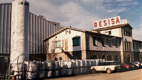 L'empresa Resisa de Sant Celoni, acusada d'abocament il·legals al riu Tordera. Sant Celoni. Revista Repòrter de l'Alt Maresme. Anys 90. Foto: Saül Gordillo (Repòrter)