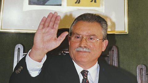 L'alcalde de Canet de Mar Francesc Garcia Pujadas (CiU), després de ser desbancat de l'alcaldia per una moció de censura. Revista Repòrter de l'Alt Maresme. Anys 90. Foto: Saül Gordillo (Repòrter)