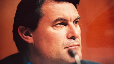 Roda de premsa que l'Associació Catalana de la Premsa Comarcal amb el president de la Generalitat, Jordi Pujol, acompanyat del conseller en cap, Artur Mas. Barcelona. 11 de juny de 2001. Foto: Saül Gordillo 