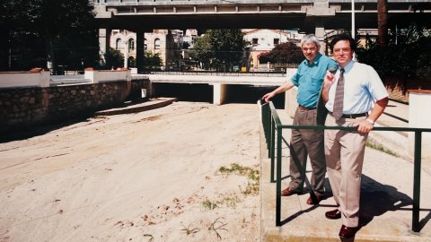 El president del PSC i cap de l'oposició al Parlament, Pasqual Maragall, visita Caldes d'Estrac i Premià de Mar acompanyat dels alcaldes Joan Rangel i Maria Jesús Fanego, i del diputat Josep Clofent. Caldes d'Estrac. Foto: Saül Gordillo (Repòrter)