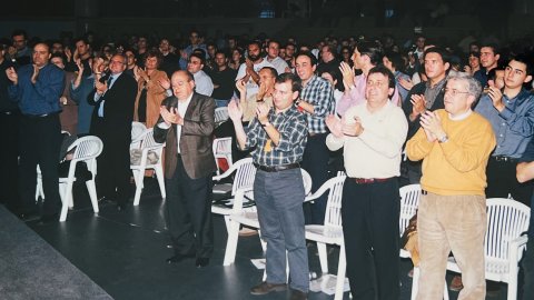 Onzè congrés de la Joventut Nacionalista de Catalunya (JNC) amb l'elecció d'Albert Batalla com a màxim dirigent, amb les intervencions de Jordi Pujol i Artur Mas, al poliesportiu de Santa Susanna. 20, 21 i 22 d'octubre de 2000. Foto: Saül Gordillo (Repòrter)