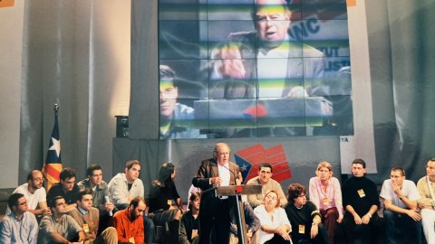 Onzè congrés de la Joventut Nacionalista de Catalunya (JNC) amb l'elecció d'Albert Batalla com a màxim dirigent, amb les intervencions de Jordi Pujol i Artur Mas, al poliesportiu de Santa Susanna. 20, 21 i 22 d'octubre de 2000. Foto: Saül Gordillo (Repòrter)