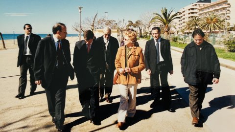 Alícia Sánchez-Camacho, Alberto Fernández Díaz i Víctor Ros donen suport als regidors del PP de Pineda Norbert Peláez i Antonio Carmona, expulsats del govern per l'alcalde Salvador Llorens (CiU). 1998. Foto: Saül Gordillo (Repòrter)