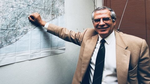 L'exministre socialista Josep Borrell, aspirant a candidat del PSOE a les eleccions generals. Mataró. Arenys de Mar. Novembre de 1997. Foto: Saül Gordillo (Repòrter)