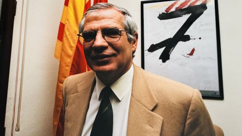 L'exministre socialista Josep Borrell, aspirant a candidat del PSOE a les eleccions generals. Mataró. Arenys de Mar. Novembre de 1997. Foto: Saül Gordillo (Repòrter)
