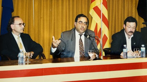 Joaquim Nadal, cap de l'oposició al Parlament de Catalunya i exalcalde de Girona, a l'acte del PSC de Calella, al Casal l'Amistat, amb el regidor Joan Torrent. 13 d'octubre de 1996. Foto: Saül Gordillo (Repòrter)