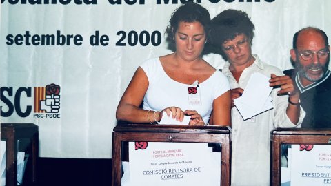 Alícia Romero, regidora de Mataró del PSC. Congrés del PSC del Maresme. Mataró. 23 de setembre de 2000. Foto: Saül Gordillo (Repòrter)