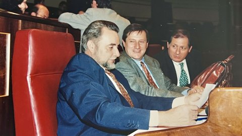 Sessió al Congrés dels Diputats. Julio Anguita, Willy Meyer i Felipe Alcaraz. Madrid. Octubre de 1996. Foto: Saül Gordillo (El Punt)