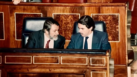 Sessió al Congrés dels Diputats. José María Aznar i Jaime Mayor Oreja. Madrid. Octubre de 1996. Foto: Saül Gordillo (El Punt)
