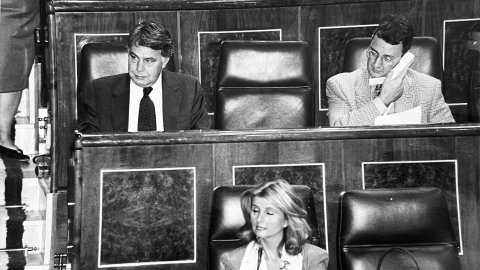 Sessió al Congrés dels Diputats. Felipe González, Jesús Caldera i Isabel Tocino. Madrid. Octubre de 1996. Foto: Saül Gordillo (El Punt)