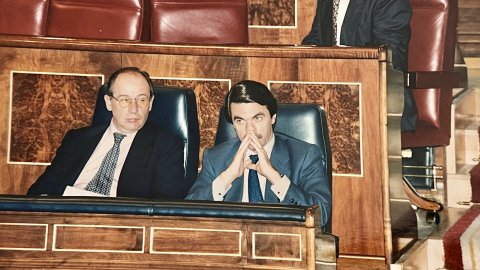 Sessió al Congrés dels Diputats. José María Aznar i Rodrigo Rato. Madrid. Octubre de 1996. Foto: Saül Gordillo (El Punt)