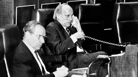Sessió al Congrés dels Diputats. Joaquim Molins i Alfonso Guerra. Madrid. Octubre de 1996. Foto: Saül Gordillo (El Punt)