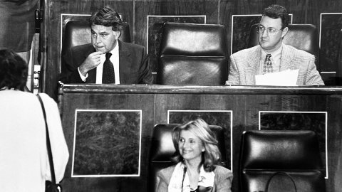 Sessió al Congrés dels Diputats. Felipe González, Jesús Caldera i Isabel Tocino. Madrid. Octubre de 1996. Foto: Saül Gordillo (El Punt)