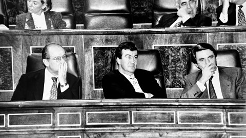 Sessió al Congrés dels Diputats. José María Aznar, Francisco Álvarez-Cascos i Rodrigo Rato. Madrid. Octubre de 1996. Foto: Saül Gordillo (El Punt)
