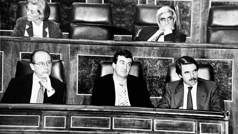Sessió al Congrés dels Diputats. José María Aznar, Francisco Álvarez-Cascos i Rodrigo Rato. Madrid. Octubre de 1996. Foto: Saül Gordillo (El Punt)