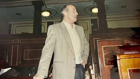 Sessió al Congrés dels Diputats. Francesc Frutos, diputat d'Izquierda Unida al Congrés. Madrid. Octubre de 1996. Foto: Saül Gordillo (El Punt) 