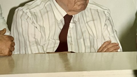 Gregorio López Raimundo, en un acte del PSUC Viu a la seu de Blanes, acompanyat del regidor d'ICV Maxi Antequera. Blanes. Juny de 1997. Fotografies: Saül Gordillo (El Punt / Repòrter)