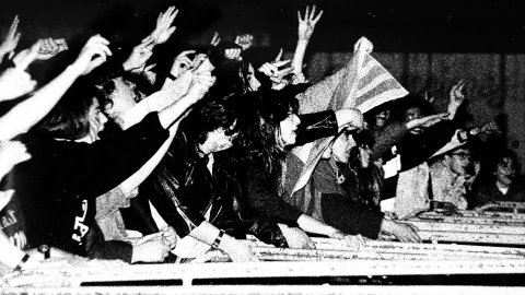 Concert d'Umpah-pah, amb Adrià Puntí, i Sangtraït, amb Quim Mandado, Papa Juls i Martín Rodríguez, al camp de futbol de Malgrat de Mar. Estiu de 1992. Foto: Saül Gordillo (El Punt / Repòrter)