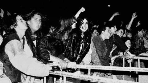 Concert d'Umpah-pah, amb Adrià Puntí, i Sangtraït, amb Quim Mandado, Papa Juls i Martín Rodríguez, al camp de futbol de Malgrat de Mar. Estiu de 1992. Foto: Saül Gordillo (El Punt / Repòrter)