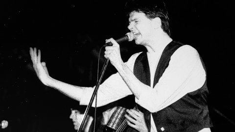 Concert d'Umpah-pah, amb Adrià Puntí, i Sangtraït, amb Quim Mandado, Papa Juls i Martín Rodríguez, al camp de futbol de Malgrat de Mar. Estiu de 1992. Foto: Saül Gordillo (El Punt / Repòrter)