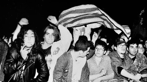 Concert d'Umpah-pah, amb Adrià Puntí, i Sangtraït, amb Quim Mandado, Papa Juls i Martín Rodríguez, al camp de futbol de Malgrat de Mar. Estiu de 1992. Foto: Saül Gordillo (El Punt / Repòrter)