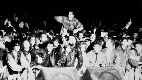 Concert d'Umpah-pah, amb Adrià Puntí, i Sangtraït, amb Quim Mandado, Papa Juls i Martín Rodríguez, al camp de futbol de Malgrat de Mar. Estiu de 1992. Foto: Saül Gordillo (El Punt / Repòrter)