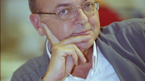 Manuel Cuyàs i Gibert, escriptor, periodista i director del diari El Punt al Maresme. Mataró. 1 d'octubre de 2001. Foto: Saül Gordillo 