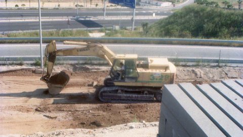 Terrenys del barri de Cirera, reservats per a la construcció de l'híper d'Alcampo, on es fan obres d'urbanització. Espai del futur Mataró Parc. Mataró. 6 de juny de 1996. Foto: Saül Gordillo (El Punt)