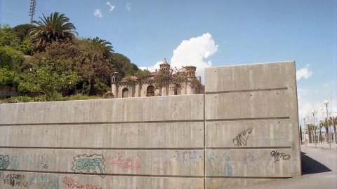 Exterior de la masia de can Boada que es convertirà en un centre de natura. Via Europa. Mataró. 8 de maig de 1996. Foto: Saül Gordillo (El Punt)