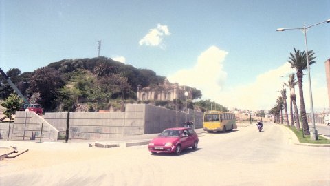 Exterior de la masia de can Boada que es convertirà en un centre de natura. Via Europa. Mataró. 8 de maig de 1996. Foto: Saül Gordillo (El Punt)