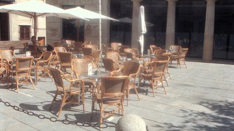 Plaça de la Peixateria de Mataró. 19 d'abril de 1996. Foto: Saül Gordillo (El Punt)