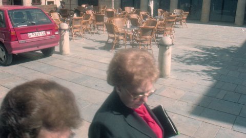 Plaça de la Peixateria de Mataró. 19 d'abril de 1996. Foto: Saül Gordillo (El Punt)