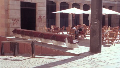 Plaça de la Peixateria de Mataró. 19 d'abril de 1996. Foto: Saül Gordillo (El Punt)